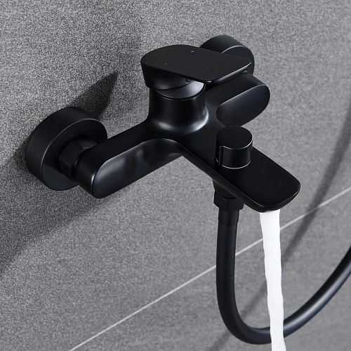 Смеситель для ванны Black&White UK8303B Matt Black 8303BUK Смеситель для ванны Black&White UK8303B Matt Black 8303BUK