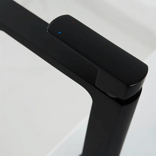 Смеситель для раковины Vincea Next VBF-1N1MB черный Смеситель для раковины Vincea Next VBF-1N1MB черный