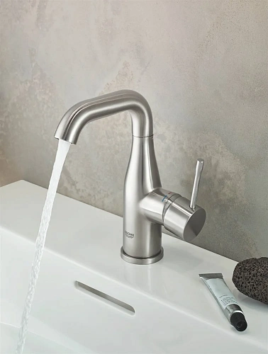 Смеситель для раковины GROHE Essence New с донным клапаном, суперсталь (23462DC1) Смеситель для раковины GROHE Essence New с донным клапаном, суперсталь (23462DC1)