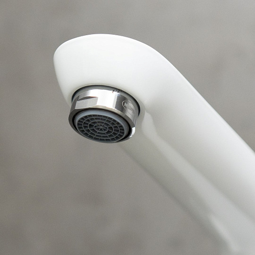 Смеситель на борт ванны Lemark Melange LM4947CW, хром/белый Смеситель на борт ванны Lemark Melange LM4947CW, хром/белый