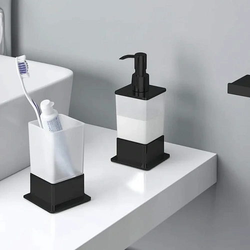 Дозатор жидкого мыла EXCELLENT Riko (черный) DOEX.1616BL Дозатор жидкого мыла EXCELLENT Riko (черный) DOEX.1616BL