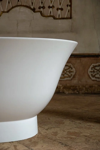 Ванна из искусственного камня Laufen The New Classic 190х90 2.2085.2.000.000.1 Ванна из искусственного камня Laufen The New Classic 190х90 2.2085.2.000.000.1