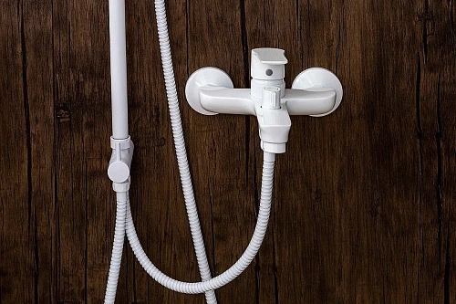 Душевая система Orange Aristo M19-932w с изливом, белый Душевая система Orange Aristo M19-932w с изливом, белый