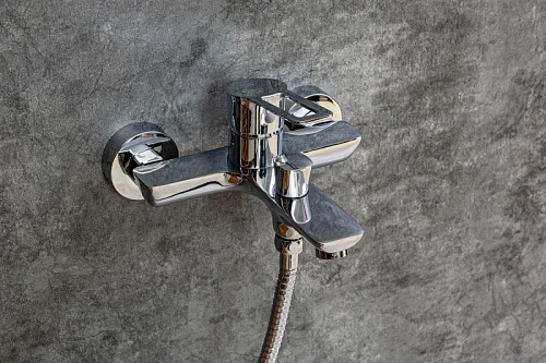 Душевая система Agger Brave A2393500 с изливом, хром Душевая система Agger Brave A2393500 с изливом, хром