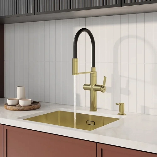 Смеситель для кухни IDDIS Ikon (IKNMGFFi05) под фильтр с гибким изливом, матовое золото Смеситель для кухни IDDIS Ikon (IKNMGFFi05) под фильтр с гибким изливом, матовое золото