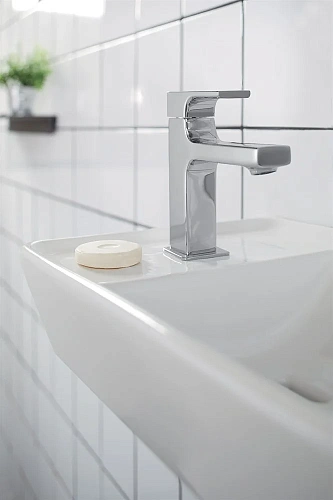 Смеситель для раковины Jacob Delafon Strayt E8776-CP с донным клапаном Смеситель для раковины Jacob Delafon Strayt E8776-CP с донным клапаном