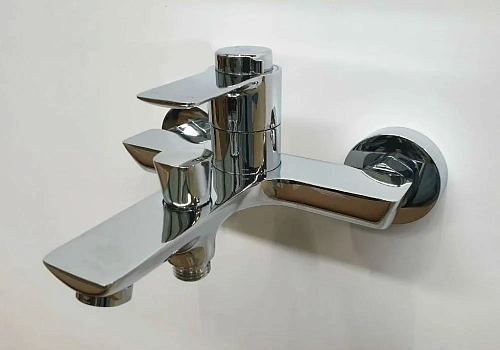 Смеситель для ванны Orange Thermo T19-100cr термостатический Смеситель для ванны Orange Thermo T19-100cr термостатический