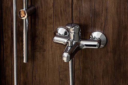 Смеситель для ванны OneLife P01-100cr Смеситель для ванны OneLife P01-100cr