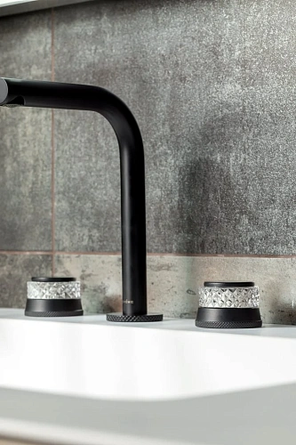 Смеситель для раковины Boheme AURA BLACK 152-CR-B Смеситель для раковины Boheme AURA BLACK 152-CR-B