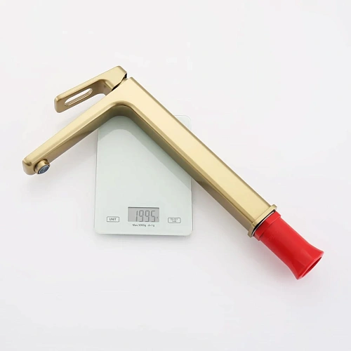 Смеситель для раковины Raglo R51.15.03, золотой сатин Смеситель для раковины Raglo R51.15.03, золотой сатин