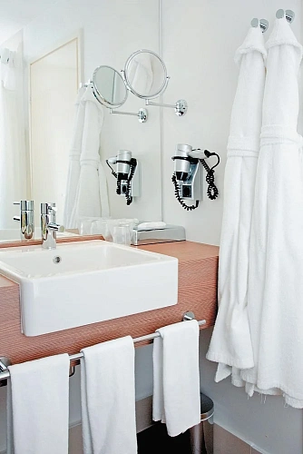 Смеситель для раковины Grohe Essence 33532000 Смеситель для раковины Grohe Essence 33532000