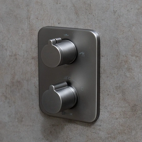 Душевая система Lemark Bronx LM3742GM термостатическая, встраиваемая, графит Душевая система Lemark Bronx LM3742GM термостатическая, встраиваемая, графит