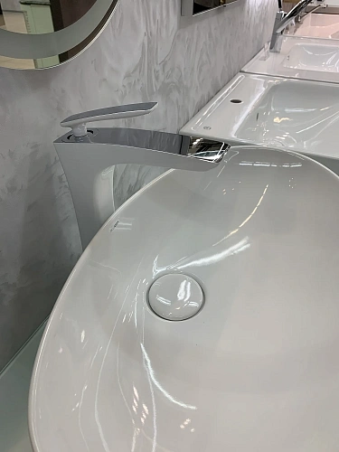 Смеситель для раковины Timo Helmi 4011/00-16F хром-белый Смеситель для раковины Timo Helmi 4011/00-16F хром-белый