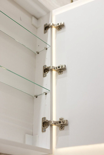 Зеркальный шкаф SPC-MAR-600/800-1A-LED-TCH 12W 220-240V 600x800x150 с подсветкой и сенсорным выключателем Зеркальный шкаф SPC-MAR-600/800-1A-LED-TCH 12W 220-240V 600x800x150 с подсветкой и сенсорным выключателем