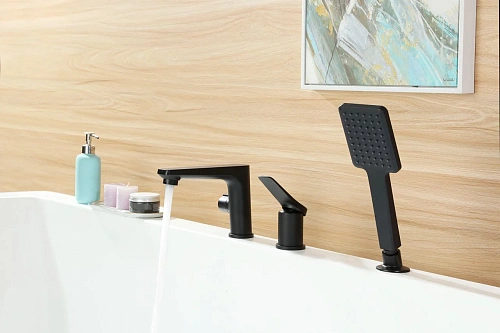 Смеситель на борт ванны Lemark Bronx LM3745BL, черный Смеситель на борт ванны Lemark Bronx LM3745BL, черный