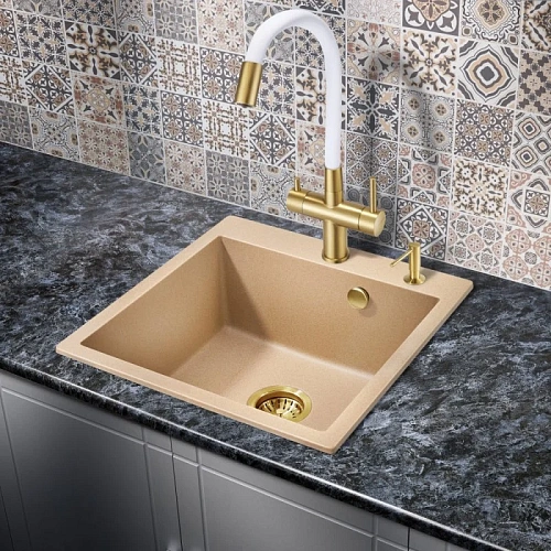 Смеситель для кухни Milacio Ultra 560 (MCU.560.GDW) под фильтр, брашированное золото белый шланг Смеситель для кухни Milacio Ultra 560 (MCU.560.GDW) под фильтр, брашированное золото белый шланг