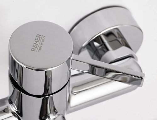 Смеситель для ванны Remer Metrica MC02 Смеситель для ванны Remer Metrica MC02