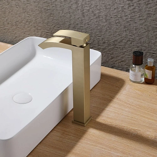 Смеситель для раковины ABBER Wasserfall AF8611G золото матовое Смеситель для раковины ABBER Wasserfall AF8611G золото матовое