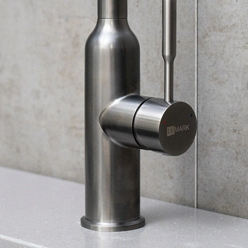 Смеситель для кухни Lemark Expert LM5079GMN с поворотным изливом, графит нано Смеситель для кухни Lemark Expert LM5079GMN с поворотным изливом, графит нано