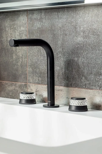 Смеситель для раковины Boheme AURA BLACK 152-CR-B Смеситель для раковины Boheme AURA BLACK 152-CR-B
