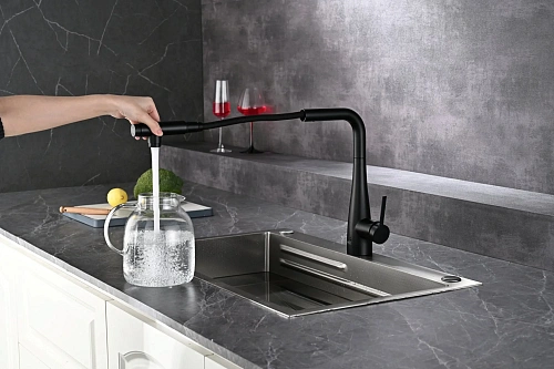 Смеситель для кухни AQUAme Cucina AQM9902MB с выдвижным изливом, черный матовый Смеситель для кухни AQUAme Cucina AQM9902MB с выдвижным изливом, черный матовый