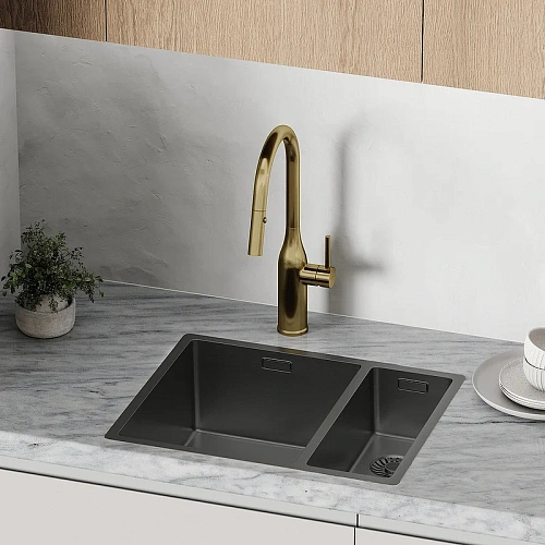 Смеситель для кухни Sancos Grand SC4002BG с вытяжным изливом, брашированное золото Смеситель для кухни Sancos Grand SC4002BG с вытяжным изливом, брашированное золото