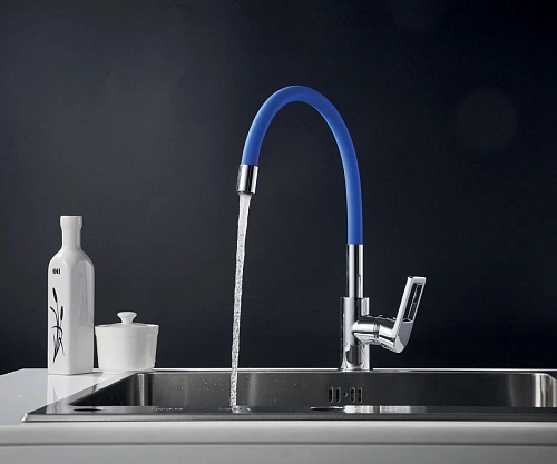 Смеситель для кухни Rossinka Z35-35U-Blue с гибким цветным изливом Смеситель для кухни Rossinka Z35-35U-Blue с гибким цветным изливом