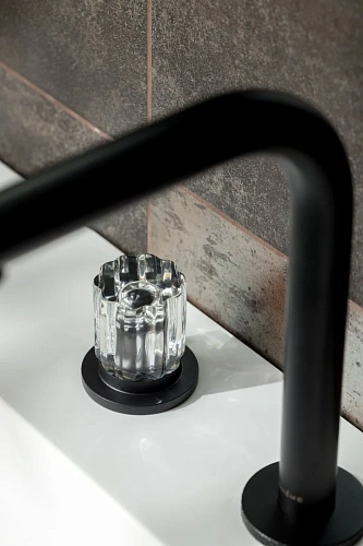 Смеситель для раковины Boheme ELEGANTE BLACK 152-B-EL Смеситель для раковины Boheme ELEGANTE BLACK 152-B-EL