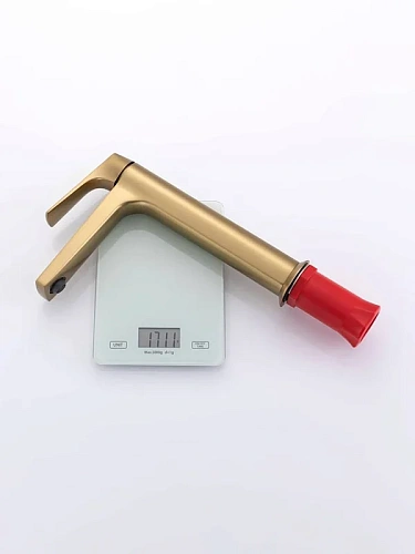 Смеситель для раковины Raglo R07.15.03 высокий, монолитный, сатин золотой Смеситель для раковины Raglo R07.15.03 высокий, монолитный, сатин золотой