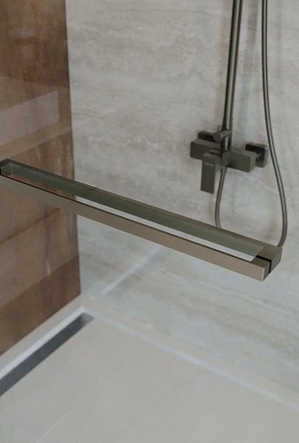 Душевая дверь CEZARES LUX-B-FS-1-100-C-GM 100 см, профиль оружейная сталь, стекло прозрачное Душевая дверь CEZARES LUX-B-FS-1-100-C-GM 100 см, профиль оружейная сталь, стекло прозрачное