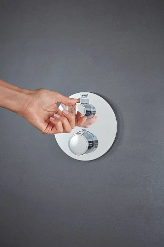 Смеситель для душа GROHE Grohtherm (24076000) термостатический, на 2 положения Смеситель для душа GROHE Grohtherm (24076000) термостатический, на 2 положения