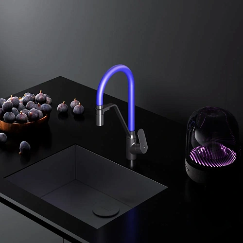 Смеситель для кухни AM.PM Like F8007827 с каналом для питьевой воды и гибким изливом, черный/синий Смеситель для кухни AM.PM Like F8007827 с каналом для питьевой воды и гибким изливом, черный/синий