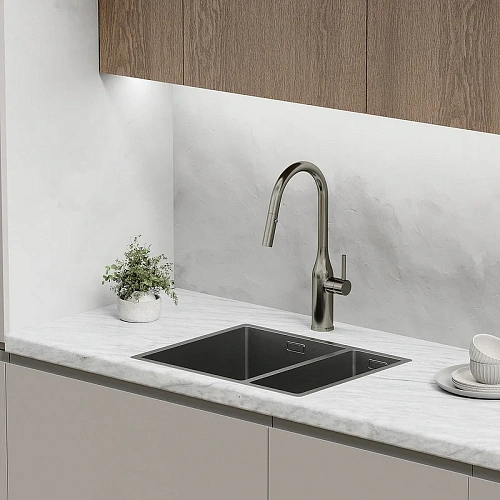 Смеситель для кухни Sancos Grand SC4002GG с вытяжным изливом, вороненая сталь Смеситель для кухни Sancos Grand SC4002GG с вытяжным изливом, вороненая сталь