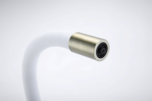 Смеситель для кухни Paulmark Salix бронза белый шланг Sa213419-BRw Смеситель для кухни Paulmark Salix бронза белый шланг Sa213419-BRw