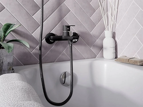 Смеситель для ванны STWORKI Хельсинки by Damixa Хельсинки HFHS10030 черный, настенный, латунь, однор 427474 Смеситель для ванны STWORKI Хельсинки by Damixa Хельсинки HFHS10030 черный, настенный, латунь, однор 427474