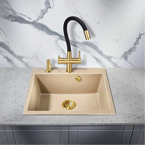 Смеситель для кухни Milacio Ultra 560 (MCU.560.GDB) под фильтр, брашированное золото черный шланг Смеситель для кухни Milacio Ultra 560 (MCU.560.GDB) под фильтр, брашированное золото черный шланг