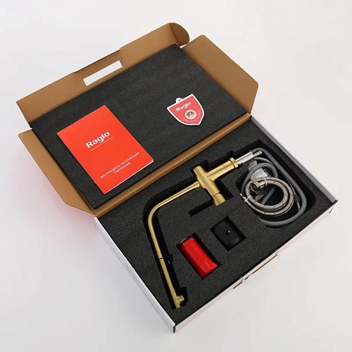 Смеситель для кухни Raglo R86.49.03 с выдвижным изливом, золотой сатин Смеситель для кухни Raglo R86.49.03 с выдвижным изливом, золотой сатин