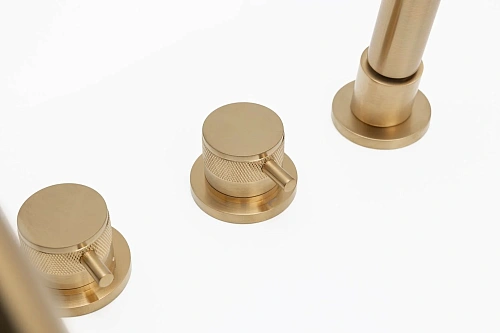 Смеситель на борт ванны Allen Brau Priority 5.31007-GB (с внутренней частью) золото браш Смеситель на борт ванны Allen Brau Priority 5.31007-GB (с внутренней частью) золото браш