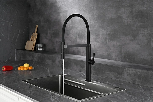 Смеситель для кухни AQUAme Cucina AQM9904MB с гибким изливом, черный матовый Смеситель для кухни AQUAme Cucina AQM9904MB с гибким изливом, черный матовый