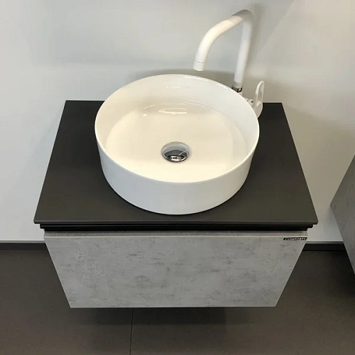 Тумба с раковиной Comforty Эдинбург 60 00-00002782 бетон светлый с черной столешницей и раковиной Comforty 9111 Тумба с раковиной Comforty Эдинбург 60 00-00002782 бетон светлый с черной столешницей и раковиной Comforty 9111