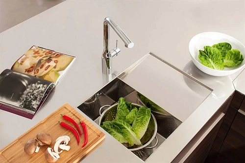 Смеситель для кухни GROHE Essence+ с высоким изливом и выдвижной лейкой, хром (30270000) Смеситель для кухни GROHE Essence+ с высоким изливом и выдвижной лейкой, хром (30270000)