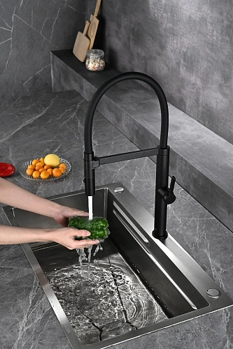 Смеситель для кухни AQUAme Cucina AQM9904MB с гибким изливом, черный матовый Смеситель для кухни AQUAme Cucina AQM9904MB с гибким изливом, черный матовый