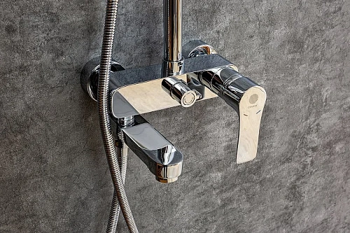 Душевая система Orange Otto M22-811cr с изливом, хром Душевая система Orange Otto M22-811cr с изливом, хром