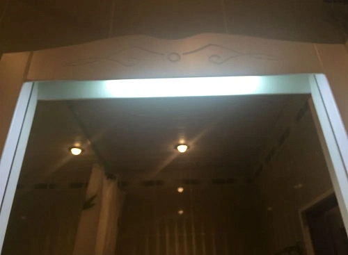 Зеркальный шкаф Orange Классик F7-85ZS3 с подсветкой, молочный белый Зеркальный шкаф Orange Классик F7-85ZS3 с подсветкой, молочный белый