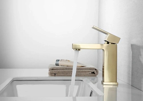 Смеситель для раковины ABBER Daheim AF8210G золото матовое Смеситель для раковины ABBER Daheim AF8210G золото матовое