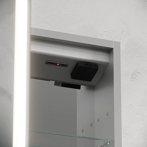 Зеркальный шкаф Sancos Evoke SC8060 600x700х136 мм, из алюминия с LED подсветкой Зеркальный шкаф Sancos Evoke SC8060 600x700х136 мм, из алюминия с LED подсветкой