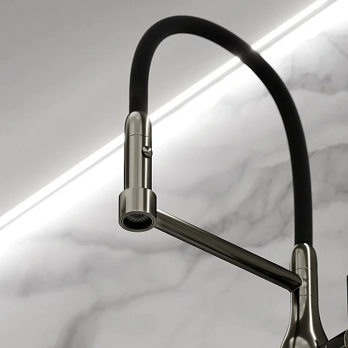 Смеситель для кухни Sancos Pride SC4011GG с гибким изливом, вороненая сталь Смеситель для кухни Sancos Pride SC4011GG с гибким изливом, вороненая сталь