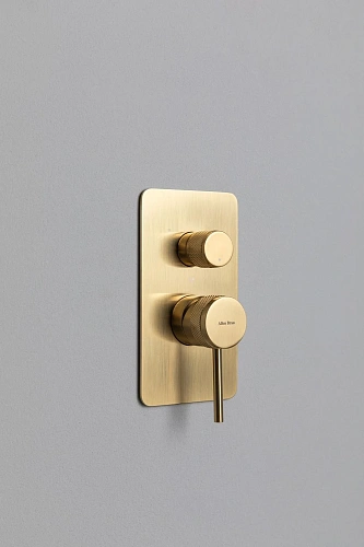 Смеситель для ванны Allen Brau Priority 5.31A11-GB (с внутренней частью, 3 выхода) золото Смеситель для ванны Allen Brau Priority 5.31A11-GB (с внутренней частью, 3 выхода) золото