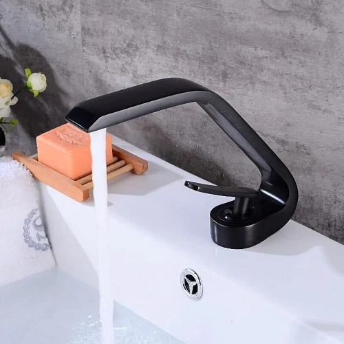 Смеситель для раковины BOCH MANN HOE B BM9633 черный Смеситель для раковины BOCH MANN HOE B BM9633 черный