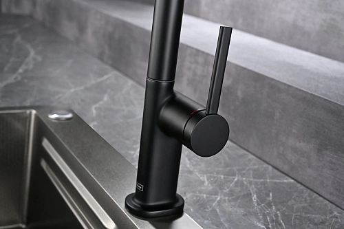 Смеситель для кухни AQUAme Cucina AQM9903MB с выдвижным изливом, с подключением к фильтру с питьевой водой, черный матовый Смеситель для кухни AQUAme Cucina AQM9903MB с выдвижным изливом, с подключением к фильтру с питьевой водой, черный матовый